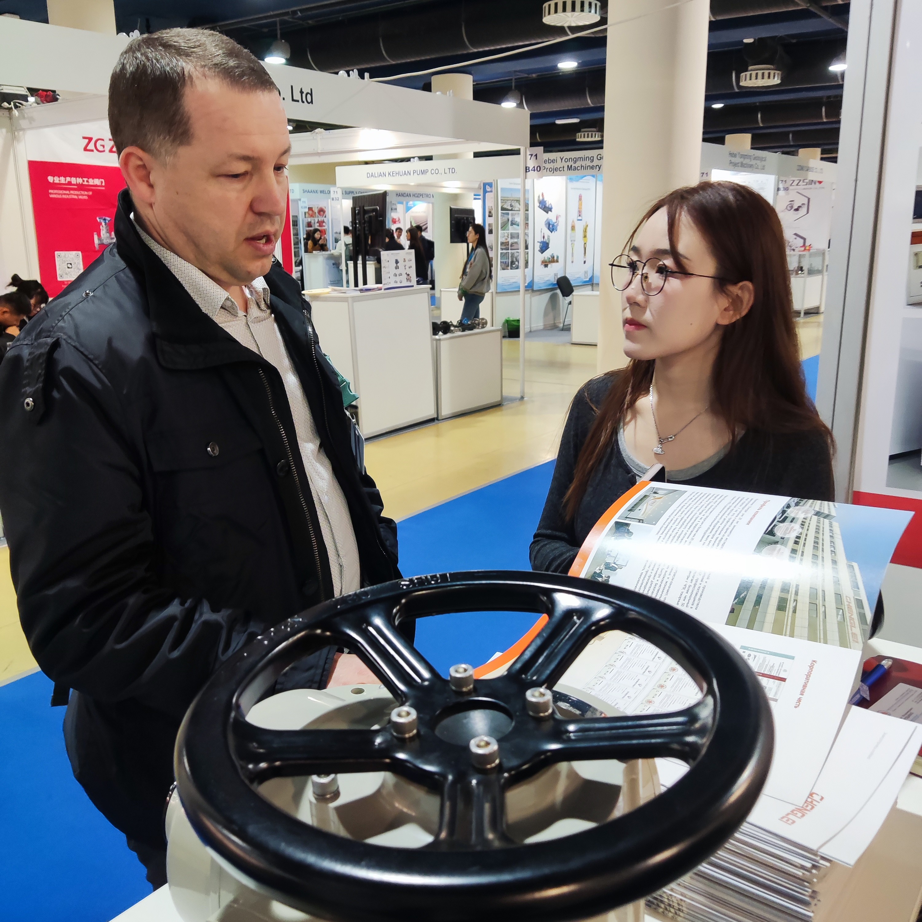 Últimos blogs da empresa sobre Fabricante de atuadores de válvulas elétricas participa da exposição do petróleo russo